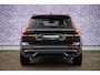 Volvo XC60 2.0 T8 Plug-in hybrid AWD Ultra Dark Executive Edition | Luchtvering | 22" | Gelamineerd Glas | Bowers & Wilkins | Stoelmassage & Ventilatie |
