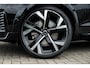 Volvo XC60 2.0 T8 Plug-in hybrid AWD Ultra Dark Executive Edition | Luchtvering | 22" | Gelamineerd Glas | Bowers & Wilkins | Stoelmassage & Ventilatie |