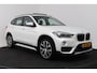 BMW X1 xDrive20i High Executive (PANORAMADAK, HEAD-UP, STOELVERWARMING, TREKHAAK, CAMERA, ELEKTR STOELEN)