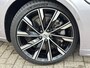 Volvo V60 T6 Plug-in hybrid AWD Ultra Dark | Heico bodykit | Google | Long Range | Schuif-/Kanteldak | Adaptieve Cruise Control | DAB | Head-Up Display | Camera | Stoelverwarming Voor + Achter | Harman Kardon Audio | Getint Glas | Zitverlenging | Elek. Stoelen | Memory | 19" LM