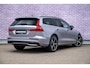 Volvo V60 T6 Plug-in hybrid AWD Ultra Dark | Heico bodykit | Google | Long Range | Schuif-/Kanteldak | Adaptieve Cruise Control | DAB | Head-Up Display | Camera | Stoelverwarming Voor + Achter | Harman Kardon Audio | Getint Glas | Zitverlenging | Elek. Stoelen | Memory | 19" LM