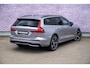 Volvo V60 T6 Plug-in hybrid AWD Ultra Dark | Heico bodykit | Google | Long Range | Schuif-/Kanteldak | Adaptieve Cruise Control | DAB | Head-Up Display | Camera | Stoelverwarming Voor + Achter | Harman Kardon Audio | Getint Glas | Zitverlenging | Elek. Stoelen | Memory | 19" LM