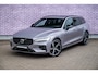 Volvo V60 T6 Plug-in hybrid AWD Ultra Dark | Heico bodykit | Google | Long Range | Schuif-/Kanteldak | Adaptieve Cruise Control | DAB | Head-Up Display | Camera | Stoelverwarming Voor + Achter | Harman Kardon Audio | Getint Glas | Zitverlenging | Elek. Stoelen | Memory | 19" LM