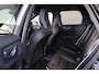 Volvo XC60 2.0 T6 Plug-in hybrid AWD Essential - Black Edition - Fiscale waarde € 64.581 - IntelliSafe Assist & Surround - Verwarmde voorstoelen, stuur & achterbank - Parkeersensoren & camera achter - Draadloze tel. lader - Extra getint glas -Donkere hemel - 21 inch LMV