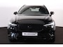 Volvo XC60 2.0 T6 Plug-in hybrid AWD Essential - Black Edition - Fiscale waarde € 64.581 - IntelliSafe Assist & Surround - Verwarmde voorstoelen, stuur & achterbank - Parkeersensoren & camera achter - Draadloze tel. lader - Extra getint glas -Donkere hemel - 21 inch LMV