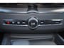 Volvo XC60 2.0 T6 Plug-in hybrid AWD Essential - Black Edition - Fiscale waarde € 64.581 - IntelliSafe Assist & Surround - Verwarmde voorstoelen, stuur & achterbank - Parkeersensoren & camera achter - Draadloze tel. lader - Extra getint glas -Donkere hemel - 21 inch LMV