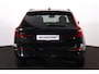 Volvo XC60 2.0 T6 Plug-in hybrid AWD Essential - Black Edition - Fiscale waarde € 64.581 - IntelliSafe Assist & Surround - Verwarmde voorstoelen, stuur & achterbank - Parkeersensoren & camera achter - Draadloze tel. lader - Extra getint glas -Donkere hemel - 21 inch LMV