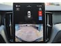 Volvo XC60 2.0 T6 Plug-in hybrid AWD Essential - Black Edition - Fiscale waarde € 64.581 - IntelliSafe Assist & Surround - Verwarmde voorstoelen, stuur & achterbank - Parkeersensoren & camera achter - Draadloze tel. lader - Extra getint glas -Donkere hemel - 21 inch LMV