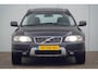 Volvo XC70 2.5 T Summum / NL-Auto / Dealeronderhouden / 2e Eig. / Afn. Trekhaak / Schuifdak / Leder