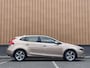 Volvo V40 1.6 T3 | Origineel Nederlands | NAP | Cruise Control | Achteruitrijcamera | Bluetooth | Parkeersensoren Achter | Airconditioning | Navigatie