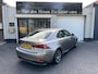 Lexus IS 300h Hybrid Luxury Line Dealer onderhouden.