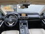 Lexus IS 300h Hybrid Luxury Line Dealer onderhouden.