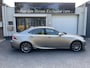 Lexus IS 300h Hybrid Luxury Line Dealer onderhouden.