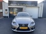 Lexus IS 300h Hybrid Luxury Line Dealer onderhouden.