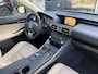 Lexus IS 300h Hybrid Luxury Line Dealer onderhouden.