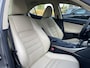 Lexus IS 300h Hybrid Luxury Line Dealer onderhouden.