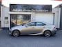 Lexus IS 300h Hybrid Luxury Line Dealer onderhouden.