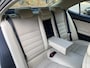 Lexus IS 300h Hybrid Luxury Line Dealer onderhouden.