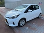 Toyota Yaris 1.5 Full Hybrid Comfort |NIEUW APK|1E EIG|LUXE UITV|CAMERA STOELVERWARMING|LM VLGN|