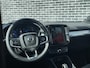 Volvo XC40 2.0 B4 Plus Black Edition | Schuif kantel dak | 360 Camera | Harman Kardon audio | Trekhaak | Elektrisch verstelbare stoelen incl. geheugen | Google services