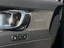 Volvo XC40 2.0 B4 Plus Black Edition | Schuif kantel dak | 360 Camera | Harman Kardon audio | Trekhaak | Elektrisch verstelbare stoelen incl. geheugen | Google services