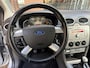 Ford Focus Wagon 1.6 Trend /bj.2009 / kleur: grijs / airco / trekhaak / cruise control / stereo / NAP met 241944 km./ APK 01/2027.