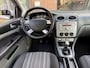 Ford Focus Wagon 1.6 Trend /bj.2009 / kleur: grijs / airco / trekhaak / cruise control / stereo / NAP met 241944 km./ APK 01/2027.