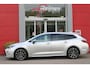 Toyota Corolla Touring Sports 2.0 Hybrid 180PK AUTOMAAT EXECUTIVE JBL | STOEL VERWARMING | DODEHOEK DETECTIE | NAVIGATIE | APPLE CARPLAY/ANDROID AUTO | CLIMATE CONTROL | ADAPTIVE CRUISE CONTROL | FULL LED KOPLAMPEN | KEYLESS ENTRY/START | ALL SEASON BANDEN | 18" LICHTMETALEN VELGEN | DAB+ RADIO | JBL AUDIO SSTEM | ELEKTRISCH BEDIENBARE ACHTERKLEP | ACHTERUITRIJ CAMERA | PARKEERSENSOREN VOOR + ACHTER | DRAADLOZE TELEFOONLADER | HEAD UP DISPLAY |