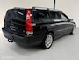 Volvo V70 2.5T Momentum AUTOMAAT / LEER
