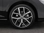 Volkswagen Golf 1.5 eHybrid 204 Pk Automaat Style Edition | Stoel/ Stuur Verwarming | Camera | Trekhaak | Full LED | Navigatie | Carplay | 18 Inch | 27.493 Km !!