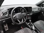 Volkswagen T-Roc 1.5 TSi R-Line Business+ 150 Pk Automaat | Stoel/Stuur verwarming | Adaptive Cruise | Navigatie | CarPlay | Camera | 18 Inch | 13.144Km !!