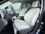 Hyundai Ioniq 5 Lounge 77.4 kWh / Relax Pakket / SOH 99% / Dealer Onderhouden / Fabrieksgarantie tot 11-04-2029 / CCS Snel Laden / Lederen Bekleding / Stoelventilatie / Elektr. Voorstoelen / Elektrische Achterklep / Stuur-, Stoel- & Achterbankverwarming / Achteruitrijamera / Navi / Apple Carplay & Android Auto / 19" LM wielen /