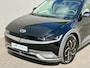 Hyundai Ioniq 5 Lounge 77.4 kWh / Relax Pakket / SOH 99% / Dealer Onderhouden / Fabrieksgarantie tot 11-04-2029 / CCS Snel Laden / Lederen Bekleding / Stoelventilatie / Elektr. Voorstoelen / Elektrische Achterklep / Stuur-, Stoel- & Achterbankverwarming / Achteruitrijamera / Navi / Apple Carplay & Android Auto / 19" LM wielen /
