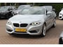 BMW 2-Serie Cabrio 220i Luxury / Trekhaak / Half Leder / Navigatie / Parkeerhulp achter / 17'' / Stoelverwarming / Windscherm / Cruise Control