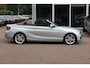 BMW 2-Serie Cabrio 220i Luxury / Trekhaak / Half Leder / Navigatie / Parkeerhulp achter / 17'' / Stoelverwarming / Windscherm / Cruise Control