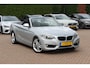 BMW 2-Serie Cabrio 220i Luxury / Trekhaak / Half Leder / Navigatie / Parkeerhulp achter / 17'' / Stoelverwarming / Windscherm / Cruise Control