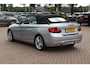 BMW 2-Serie Cabrio 220i Luxury / Trekhaak / Half Leder / Navigatie / Parkeerhulp achter / 17'' / Stoelverwarming / Windscherm / Cruise Control