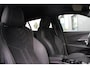 Peugeot 2008 1.2 Hybrid 145 GT | Automaat | Navigatie | Camera voor + achter | Massage | Stoelverwarming | Alcantara |