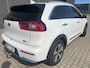 Kia Niro Hybrid 1.6 GDi DynamicLine Travel Connect ✅Stoel&Stuurwielverw.✅Camera✅Trekhaak✅Navi✅Clima✅Adapt Cruise✅