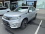 Suzuki Vitara 1.4 Boosterjet Style Smart Hybrid ✅Stoelverw.✅Trekhaak✅Panodak✅Dodehoek✅Adapt. Cruise✅Clima✅