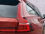 Volvo V60 2.0 B3 R-Design | Trekhaak | Stoelverwarming | Stuurverwarming | Adaptive Cruise | Power Seats | Memory | Extra getint glas | Camera | Parkeersensoren V+A | Apple Carplay/Android auto |
