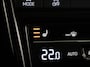 Volkswagen T-Roc 1.5 TSI R-Line 150 pk Automaat (DSG) | Verlengde garantie | Navigatie | Panoramadak | Trekhaak (afneembaar) | Parkeersensoren (Park assist) | Achteruitrijcamera | Black Style pakket | R-Line |