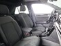 Volkswagen T-Roc 1.5 TSI R-Line 150 pk Automaat (DSG) | Verlengde garantie | Navigatie | Panoramadak | Trekhaak (afneembaar) | Parkeersensoren (Park assist) | Achteruitrijcamera | Black Style pakket | R-Line |