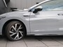 Volkswagen Golf 1.5 eTSI R-Line Business | PANO-DAK | STOEL/STUURVERW. | CAMERA | APPLE CARPLAY | NAVI | ADAPT. CRUISE |