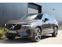 Volvo XC60 T6 Plug-in hybrid AWD Plus Dark Long Range | Harman Kardon | Dealer onderhouden | 21 inch | Schuif/kanteldak | Adaptieve cruise control | Trekhaak | Stoelverwarming |