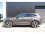 Volvo XC60 T6 Plug-in hybrid AWD Plus Dark Long Range | Harman Kardon | Dealer onderhouden | 21 inch | Schuif/kanteldak | Adaptieve cruise control | Trekhaak | Stoelverwarming |