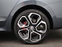 Skoda Octavia Combi 1.4 TSI RS iV PHEV Business | Automaat | Panorama dak | Virtual cockpit | Matrix LED | Stoel verwarming | Navigatie | Apple CarPlay / Android Auto | Sportstoelen | Lichtmetalen velgen | Parkeersensoren | Keyless Start | Sfeerverlichting |