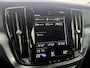 Volvo V60 2.0 B3 Momentum Advantage | Trekhaak | Cruise Control | Parkeersensoren V+A | Parkeercamera | Apple Carplay/Android Auto | 17"LM Velgen | Volvo on Call |