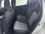Renault Clio 1.0 TCe 90Pk Evolution | Navigatie | Apple Carplay/Android Auto | Parkeersensoren Voor & Achter | Achteruitrijcamera | Lichtmetalen Velgen | Elektrisch Inklapbare Spiegels | Airconditioning | Privacy Glass |