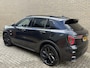 Lynk & Co 01 1.5 PHEV 261pk | Blackline | Zwarte hemel | Rolhoes | 360 camera | Panoramadak | Navigatie | Apple CarPlay | Adaptieve cruise | Stoelverwarming | Infinity sound | Keyless | LED | DAB | Volledig dealeronderhouden | Fabrieksgarantie
